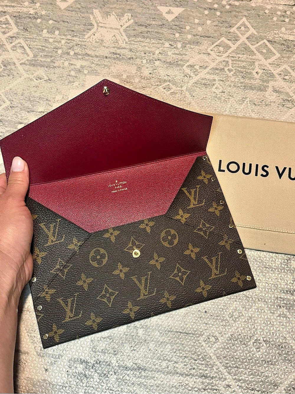Louis Vuitton Rivets Envelope Clutch Monogram w/ Beautiful Interior ♥️ *NEW*